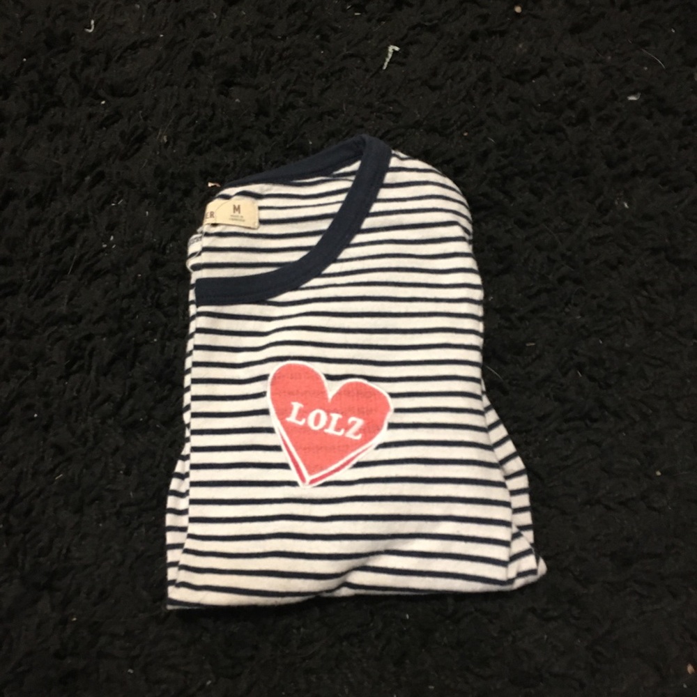 HOLLISTER CROP TOP - Picture 1 of 2